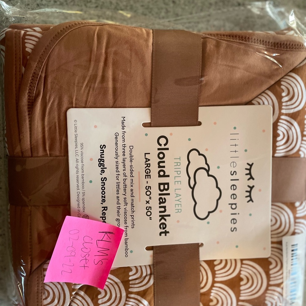 Little Sleepies NIB rust rainbows cloud blanket